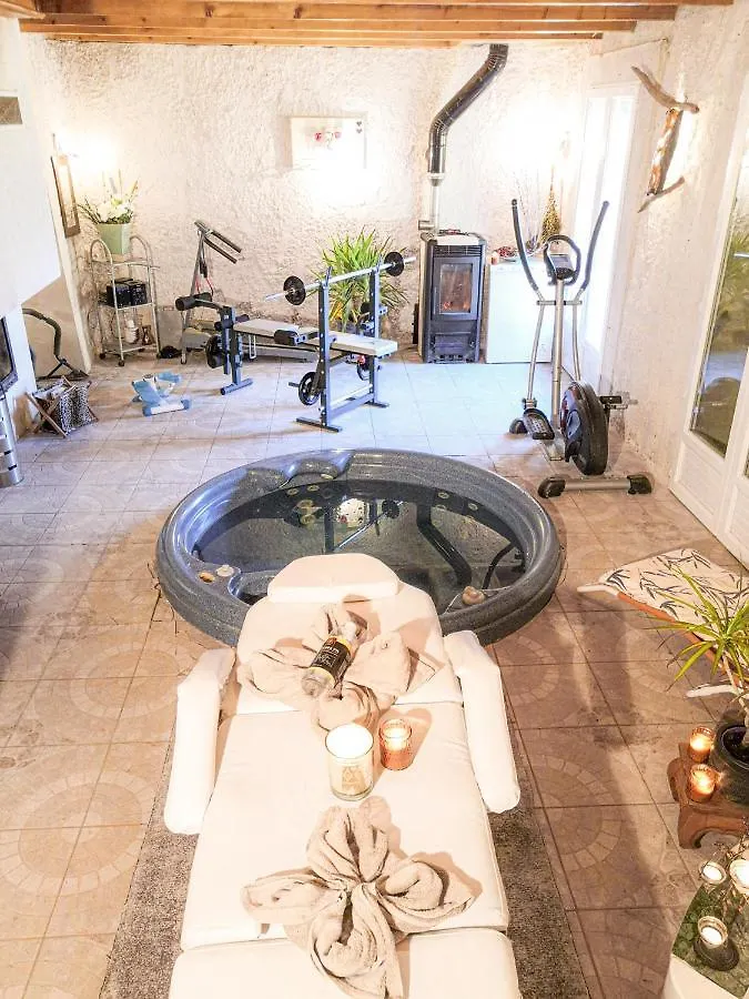 La Maison Du Bonheur Maison De Campagne 20 Personnes Avec Jacuzzi Anneyron 0*,